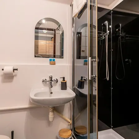 Spodek 17th Floor Studio Apartment *